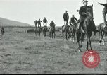 Standbild griechische Soldaten Athen Griechenland, 1915, aus Sekunde 23 historischem Filmmaterial Videoclip 65675065545