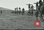 Standbild griechische Soldaten Athen Griechenland, 1915, aus Sekunde 24 historischem Filmmaterial Videoclip 65675065545