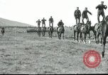 Standbild griechische Soldaten Athen Griechenland, 1915, aus Sekunde 25 historischem Filmmaterial Videoclip 65675065545