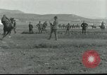 Standbild griechische Soldaten Athen Griechenland, 1915, aus Sekunde 27 historischem Filmmaterial Videoclip 65675065545