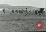 Standbild griechische Soldaten Athen Griechenland, 1915, aus Sekunde 39 historischem Filmmaterial Videoclip 65675065545