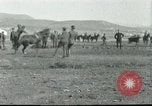 Standbild griechische Soldaten Athen Griechenland, 1915, aus Sekunde 47 historischem Filmmaterial Videoclip 65675065545
