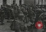Standbild amerikanische Soldaten Luneville Frankreich, 1944, aus Sekunde 18 historischem Filmmaterial Videoclip 65675065578