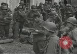 Standbild amerikanische Soldaten Luneville Frankreich, 1944, aus Sekunde 26 historischem Filmmaterial Videoclip 65675065578