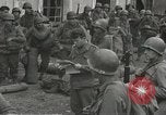 Standbild amerikanische Soldaten Luneville Frankreich, 1944, aus Sekunde 28 historischem Filmmaterial Videoclip 65675065578