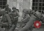 Standbild amerikanische Soldaten Luneville Frankreich, 1944, aus Sekunde 37 historischem Filmmaterial Videoclip 65675065578