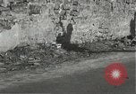 Immagine di Japanese-American fanti spostamento single-flle Bruyeres Francia, 1944, secondo 27 filmato di repertorio 65675065586