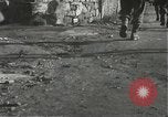 Immagine di Japanese-American fanti spostamento single-flle Bruyeres Francia, 1944, secondo 37 filmato di repertorio 65675065586
