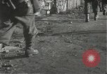 Immagine di Japanese-American fanti spostamento single-flle Bruyeres Francia, 1944, secondo 38 filmato di repertorio 65675065586