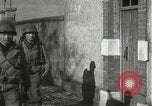 Immagine di Japanese-American fanti spostamento single-flle Bruyeres Francia, 1944, secondo 56 filmato di repertorio 65675065586