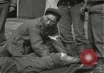 Standbild Japanese-American Infanteristen in Zweiten Weltkrieg Bruyeres Frankreich, 1944, aus Sekunde 16 historischem Filmmaterial Videoclip 65675065588