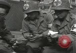 Standbild Japanese-American Infanteristen in Zweiten Weltkrieg Bruyeres Frankreich, 1944, aus Sekunde 25 historischem Filmmaterial Videoclip 65675065588