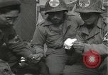 Standbild Japanese-American Infanteristen in Zweiten Weltkrieg Bruyeres Frankreich, 1944, aus Sekunde 26 historischem Filmmaterial Videoclip 65675065588