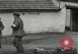 Standbild Japanese-American Infanteristen in Zweiten Weltkrieg Bruyeres Frankreich, 1944, aus Sekunde 50 historischem Filmmaterial Videoclip 65675065588