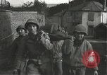 Standbild Japanese-American Infanteristen in Zweiten Weltkrieg Bruyeres Frankreich, 1944, aus Sekunde 58 historischem Filmmaterial Videoclip 65675065588