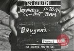 Immagine di Soldati Japanese-American si spostano in posizioni di combattimento Bruyeres Francia, 1944, secondo 1 filmato di repertorio 65675065592
