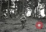 Immagine di Soldati Japanese-American si spostano in posizioni di combattimento Bruyeres Francia, 1944, secondo 15 filmato di repertorio 65675065592