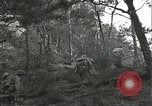 Immagine di Soldati Japanese-American si spostano in posizioni di combattimento Bruyeres Francia, 1944, secondo 19 filmato di repertorio 65675065592