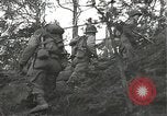 Immagine di Soldati Japanese-American si spostano in posizioni di combattimento Bruyeres Francia, 1944, secondo 46 filmato di repertorio 65675065592