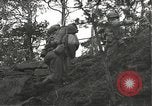 Immagine di Soldati Japanese-American si spostano in posizioni di combattimento Bruyeres Francia, 1944, secondo 49 filmato di repertorio 65675065592