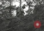 Immagine di Soldati Japanese-American si spostano in posizioni di combattimento Bruyeres Francia, 1944, secondo 53 filmato di repertorio 65675065592