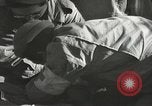 Image blessés de l'équipe de combat régimentaire 442traitées Belmont France, 1944, de la seconde 13 séquences d'archives historiques vidéo 65675065595