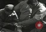Image blessés de l'équipe de combat régimentaire 442traitées Belmont France, 1944, de la seconde 26 séquences d'archives historiques vidéo 65675065595