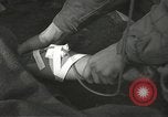 Image poste d'aide médical du 2e Bataillon 442L'équipe de combat régimentaire Belmont France, 1944, de la seconde 33 séquences d'archives historiques vidéo 65675065596