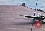 Standbild FM-2 WILDCAT aircraft Pazifik, 1944, aus Sekunde 30 historischem Filmmaterial Videoclip 65675065637