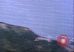 Standbild strafing japanische Installationen Pacific Theater, 1944, aus Sekunde 32 historischem Filmmaterial Videoclip 65675065665