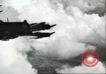 Standbild F4U Corsair Pacific Theater, 1947, aus Sekunde 13 historischem Filmmaterial Videoclip 65675065679