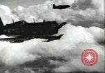 Standbild F4U Corsair Pacific Theater, 1947, aus Sekunde 23 historischem Filmmaterial Videoclip 65675065679
