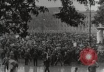 Immagine di Tedeschi dimostrano per il rimpatrio dei prigionieri di guerra detenuti dalla Francia Berlino Germania, 1919, secondo 4 filmato di repertorio 65675065687