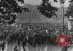 Immagine di Tedeschi dimostrano per il rimpatrio dei prigionieri di guerra detenuti dalla Francia Berlino Germania, 1919, secondo 5 filmato di repertorio 65675065687