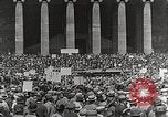 Immagine di Tedeschi dimostrano per il rimpatrio dei prigionieri di guerra detenuti dalla Francia Berlino Germania, 1919, secondo 9 filmato di repertorio 65675065687
