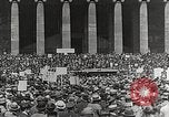 Immagine di Tedeschi dimostrano per il rimpatrio dei prigionieri di guerra detenuti dalla Francia Berlino Germania, 1919, secondo 10 filmato di repertorio 65675065687