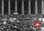 Immagine di Tedeschi dimostrano per il rimpatrio dei prigionieri di guerra detenuti dalla Francia Berlino Germania, 1919, secondo 11 filmato di repertorio 65675065687