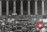 Immagine di Tedeschi dimostrano per il rimpatrio dei prigionieri di guerra detenuti dalla Francia Berlino Germania, 1919, secondo 14 filmato di repertorio 65675065687