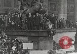 Immagine di Tedeschi dimostrano per il rimpatrio dei prigionieri di guerra detenuti dalla Francia Berlino Germania, 1919, secondo 18 filmato di repertorio 65675065687