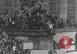Immagine di Tedeschi dimostrano per il rimpatrio dei prigionieri di guerra detenuti dalla Francia Berlino Germania, 1919, secondo 19 filmato di repertorio 65675065687