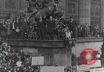 Immagine di Tedeschi dimostrano per il rimpatrio dei prigionieri di guerra detenuti dalla Francia Berlino Germania, 1919, secondo 20 filmato di repertorio 65675065687