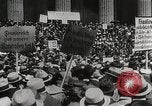 Immagine di Tedeschi dimostrano per il rimpatrio dei prigionieri di guerra detenuti dalla Francia Berlino Germania, 1919, secondo 23 filmato di repertorio 65675065687