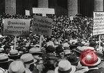 Immagine di Tedeschi dimostrano per il rimpatrio dei prigionieri di guerra detenuti dalla Francia Berlino Germania, 1919, secondo 27 filmato di repertorio 65675065687