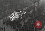 Standbild drapiert Beerdigung Float Europa, 1920, aus Sekunde 9 historischem Filmmaterial Videoclip 65675065694