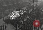 Standbild drapiert Beerdigung Float Europa, 1920, aus Sekunde 10 historischem Filmmaterial Videoclip 65675065694