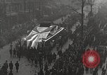 Standbild drapiert Beerdigung Float Europa, 1920, aus Sekunde 11 historischem Filmmaterial Videoclip 65675065694
