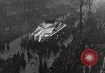Standbild drapiert Beerdigung Float Europa, 1920, aus Sekunde 16 historischem Filmmaterial Videoclip 65675065694