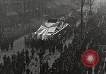Standbild drapiert Beerdigung Float Europa, 1920, aus Sekunde 18 historischem Filmmaterial Videoclip 65675065694