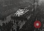 Standbild drapiert Beerdigung Float Europa, 1920, aus Sekunde 19 historischem Filmmaterial Videoclip 65675065694