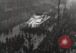 Standbild drapiert Beerdigung Float Europa, 1920, aus Sekunde 20 historischem Filmmaterial Videoclip 65675065694